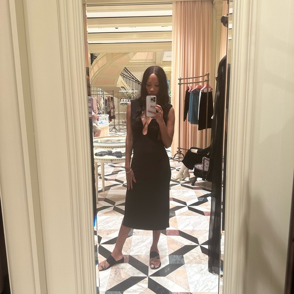 Sleeveless Black Dress from Bloomingdale’s - Picture 4 of 13